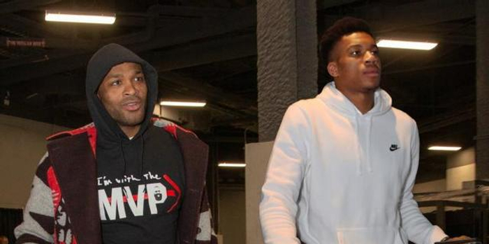 Shams：独行侠中锋莱夫利将接受手术，赛季报销（Shams：莱夫利伤势需手术，独行侠中锋本季提前报销）