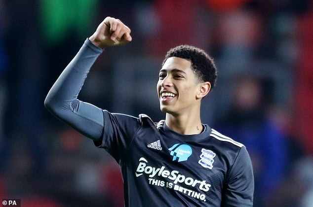 骑行新手从扶墙到放手的突破过程（从扶墙到自如：骑行新手的突破之路）