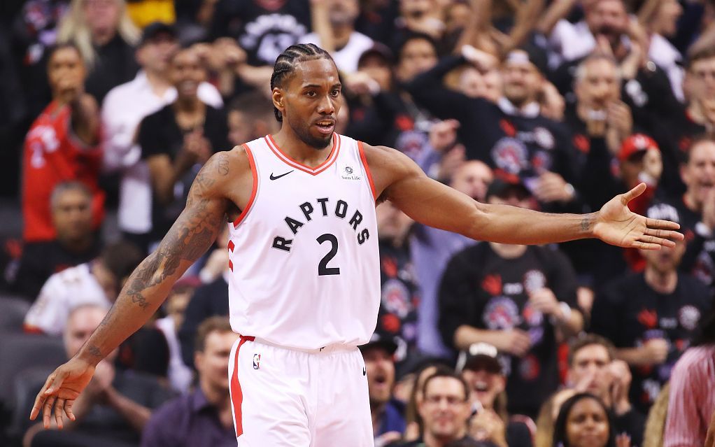 主裁：夸安萨拉拽丘库埃梅卡没判罚？这是极轻微、无效的拉拽（主裁回应夸安萨拉拉拽丘库埃梅卡未判：接触极轻微，拉拽无实质影响）