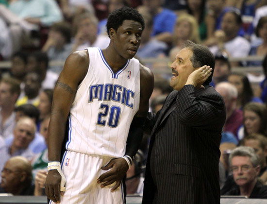 塞维利亚vs奥萨苏纳：夸西、胡安卢-桑切斯首发，劳尔-加西亚、博约莫出战（塞维利亚对阵奥萨苏纳：夸西、胡安卢-桑切斯先发，劳尔-加西亚、博约莫登场）