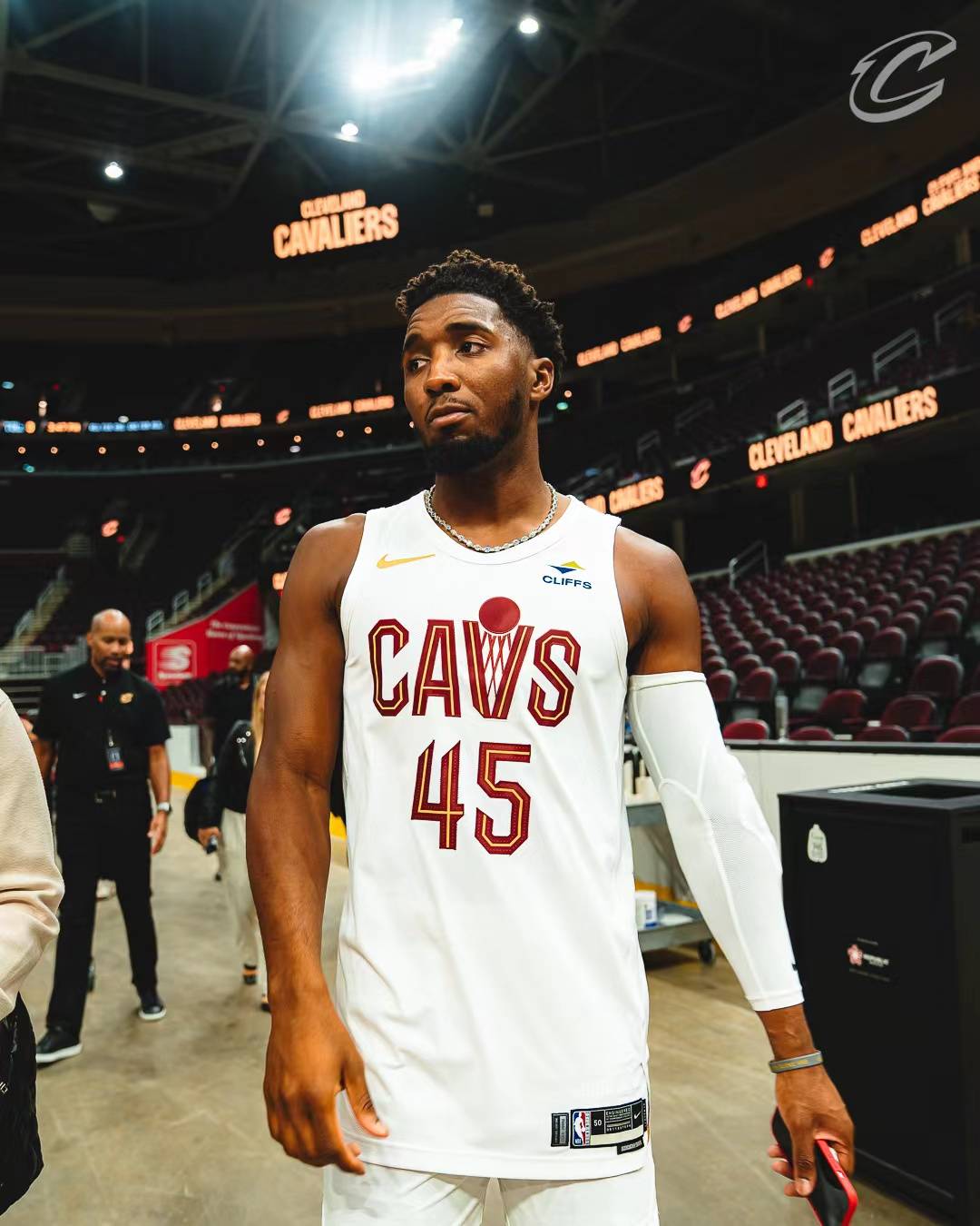 3C：退役三天前我和莱万说不想再为任何球队踢球，除非是巴萨（3C：退役前三天我对莱万说，除非是巴萨，我不会再为任何球队出战）