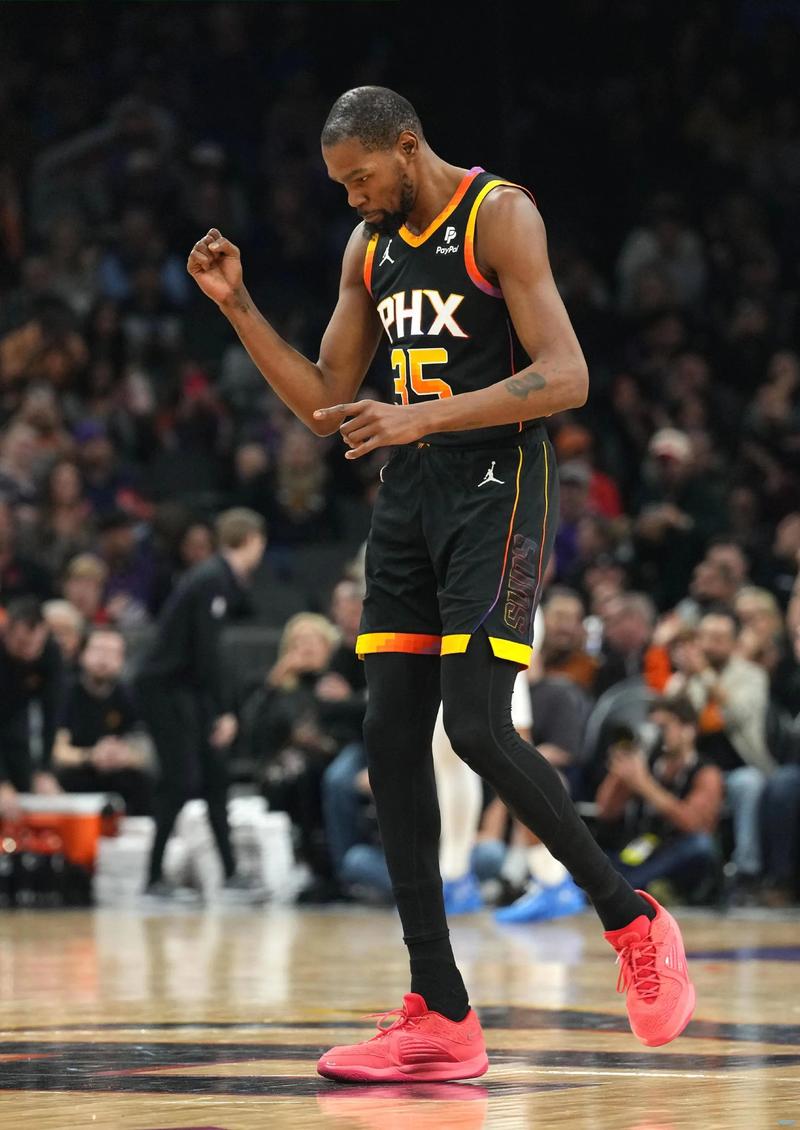 艾弗森戏耍科比 回顾艾弗森全明星赛里面的名场面（全明星经典回顾：艾弗森与科比的巅峰对飙与高光瞬间）