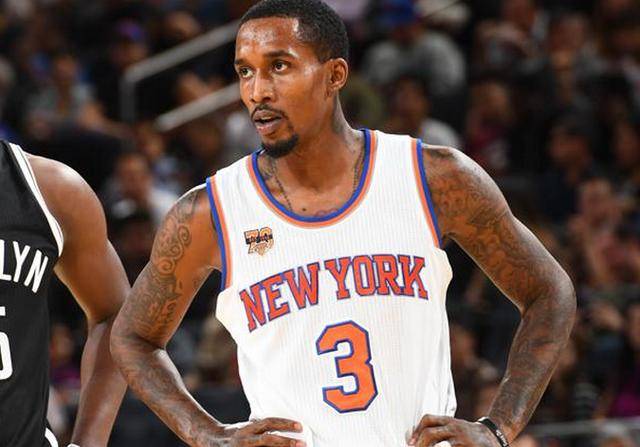 法兰克福vs沃尔夫斯堡：格策、堂安律首发，埃里克森、马耶尔出战（法兰克福战沃尔夫斯堡：格策、堂安律首发，埃里克森、马耶尔披挂上阵）