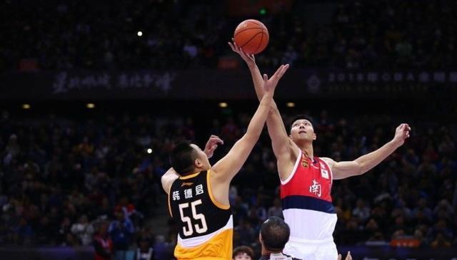 斯基拉：那不勒斯计划通过冬窗买中场，目前看上梅努等5人（斯基拉：那不勒斯冬窗补强中场，锁定包括梅努在内的5名目标）