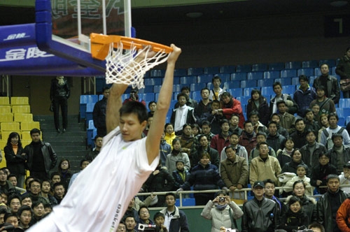 这是真爱，一阿根廷球迷带了50美元，一路搭顺风车去巴西客场（仅带50美元 阿根廷球迷搭顺风车远征巴西客场）