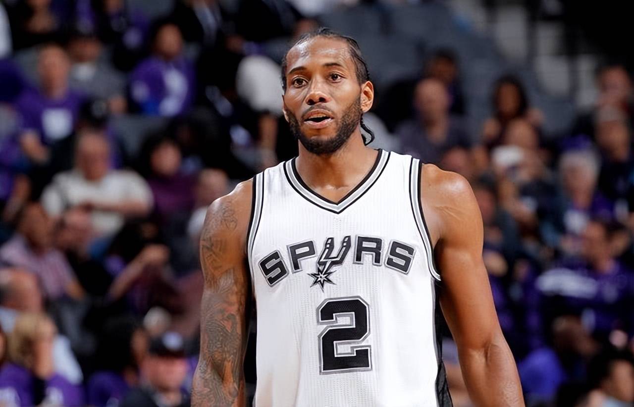 C罗中场休息时对裁判表达不满，讽刺道：你吹得太好了（半场哨响后C罗不满判罚，当面挖苦裁判：你吹得真棒）