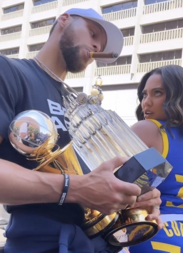 进球制胜！官方：南野拓实当选摩纳哥1-0巴黎最佳球员（南野拓实凭制胜球当选摩纳哥1-0巴黎全场最佳）