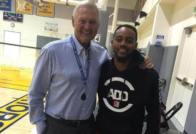 莱奥一剑封喉，AC米兰1-0复仇拉齐奥，登顶意甲积分榜坐山观虎斗（莱奥致命一击，AC米兰1-0复仇拉齐奥登顶意甲榜首，静观群雄鏖战）